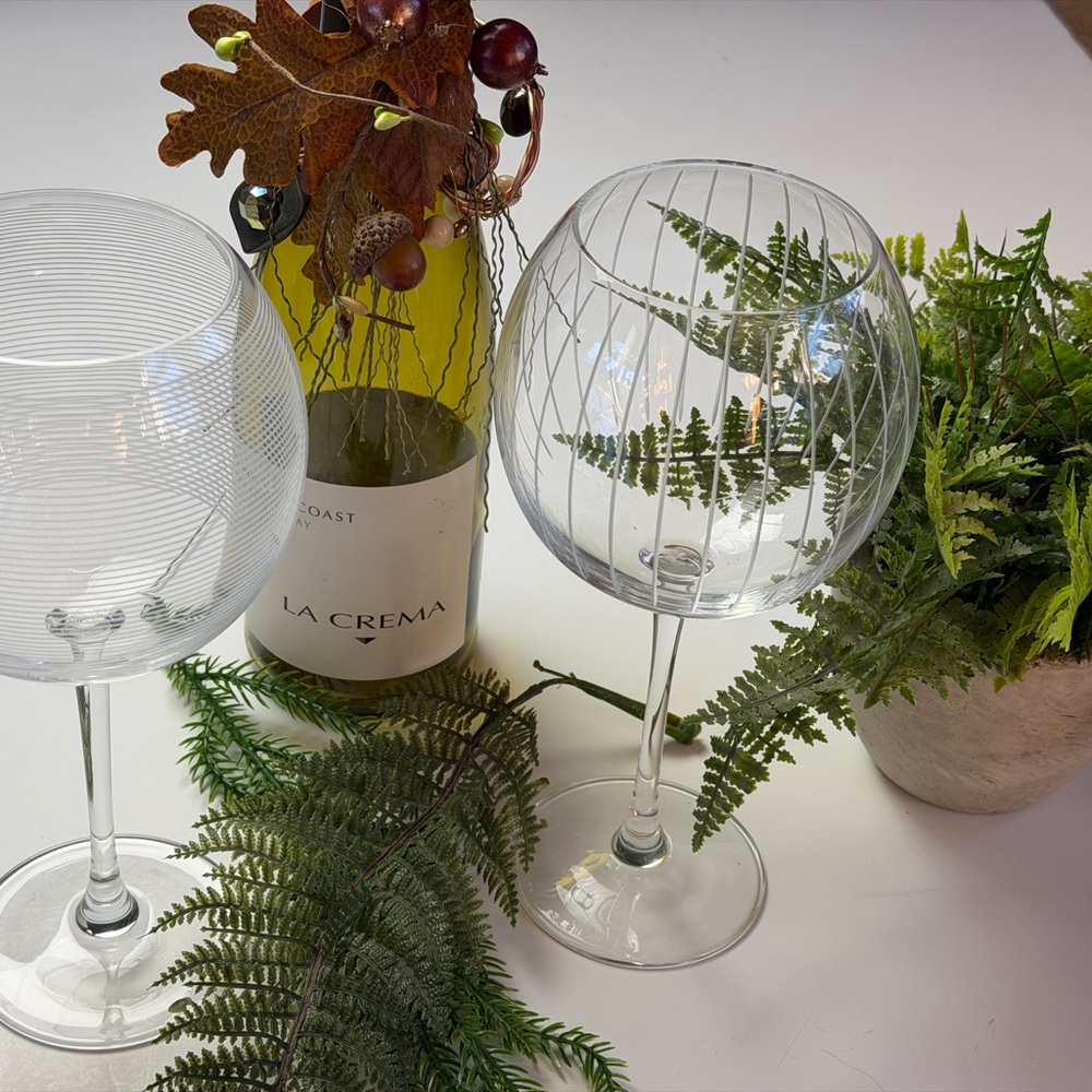 Two Mikasa Gorgeous Balloon Wine Glass Set - Elegant Etched Design - Picture 9 of 9